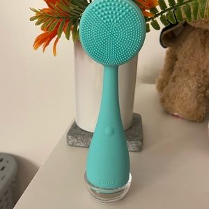 Facial cleaner brush